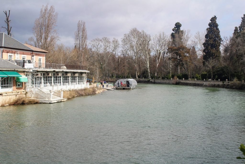Passeio de barco pelo rio Tejo em Aranjuez