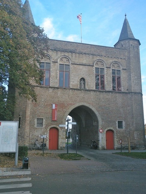 porta medieval de entrada de Brugescom duas torres